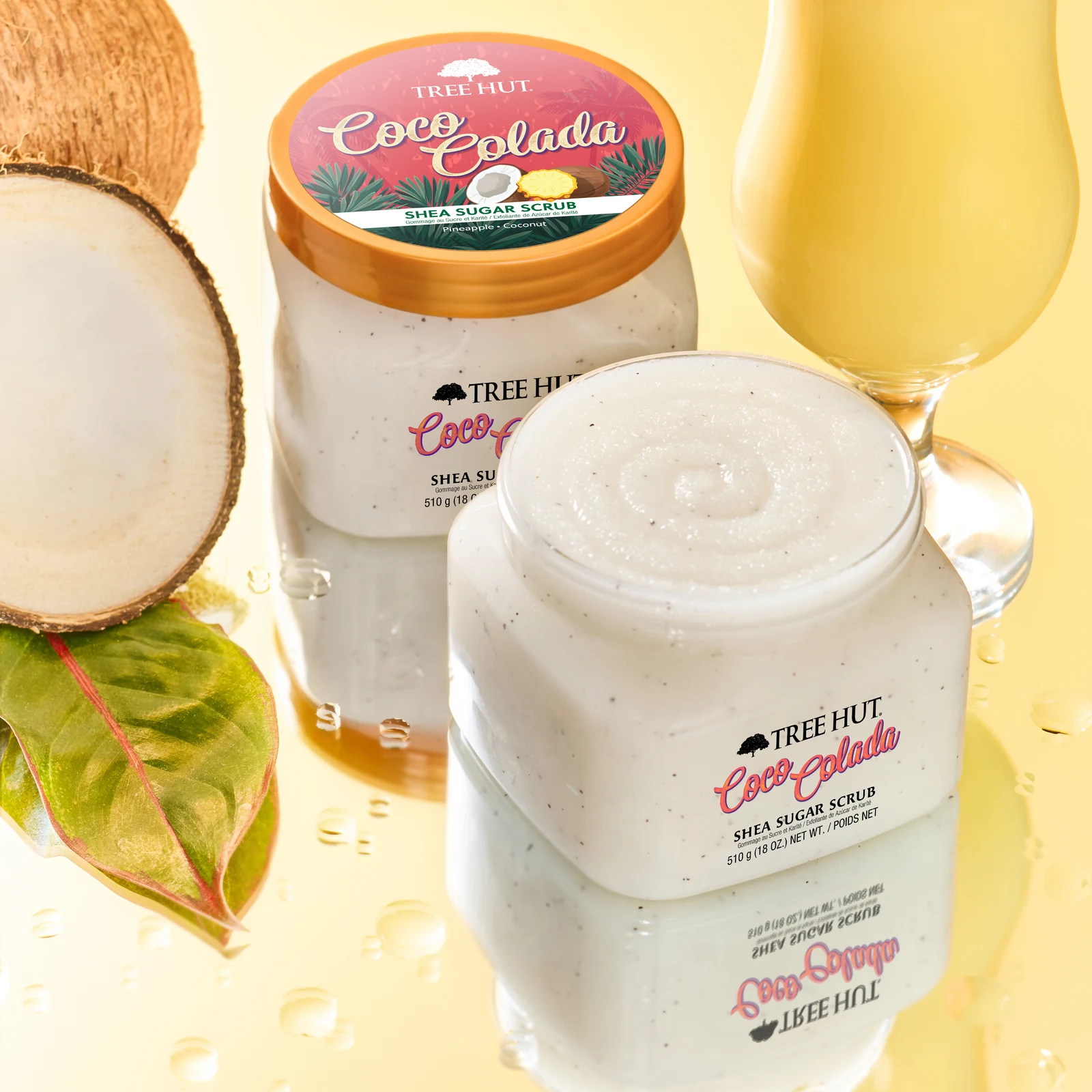 Cukrové peelingy Tree Hut Coco Colada na žltom pozadí